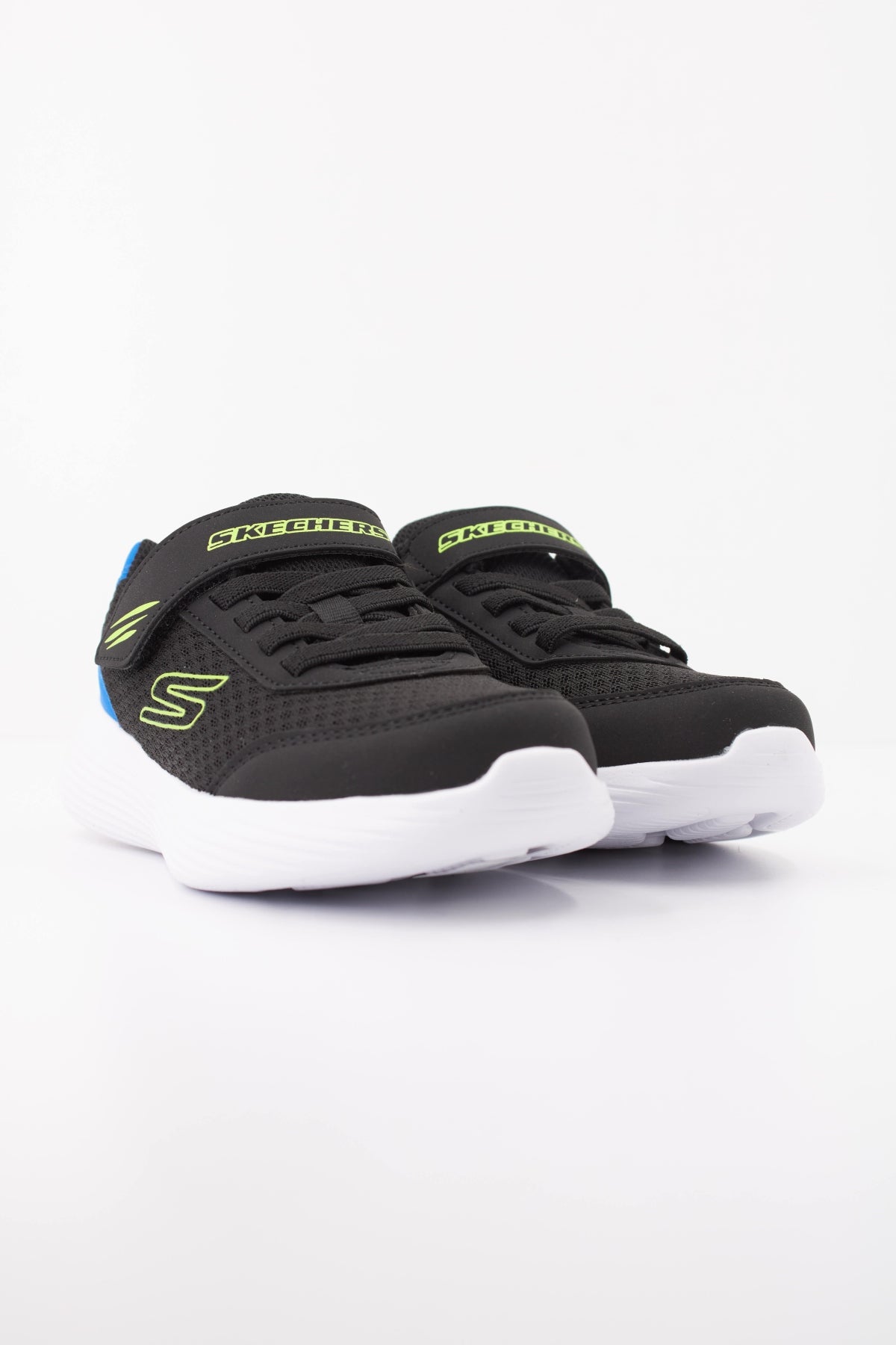 SKECHERS GO RUN  V QUANTA en color BLK  (2)