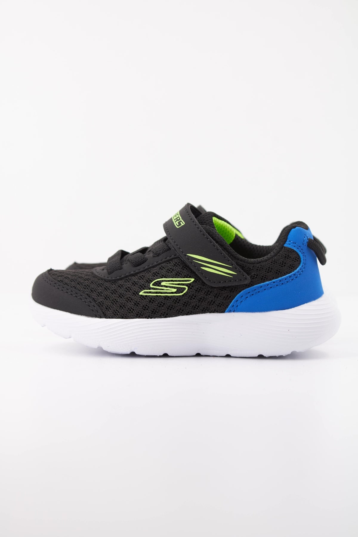 SKECHERS DYNA LITE LIL QUANTA en color BLK  (1)