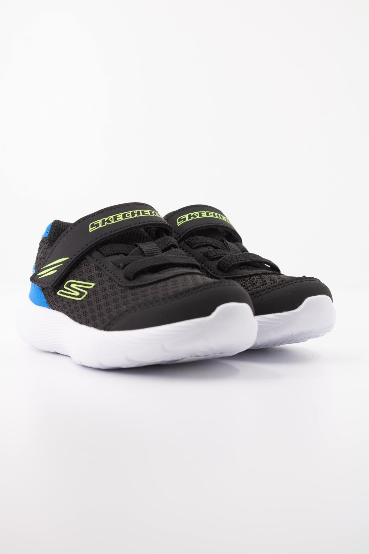SKECHERS DYNA LITE LIL QUANTA en color BLK  (2)