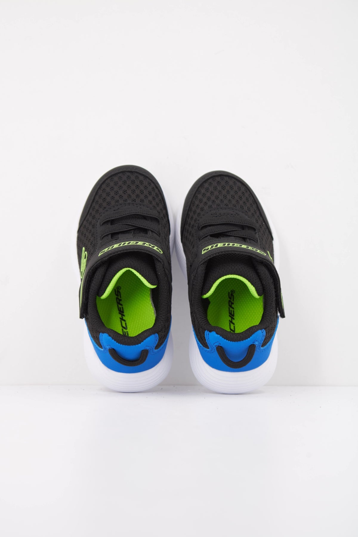SKECHERS DYNA LITE LIL QUANTA en color BLK  (3)