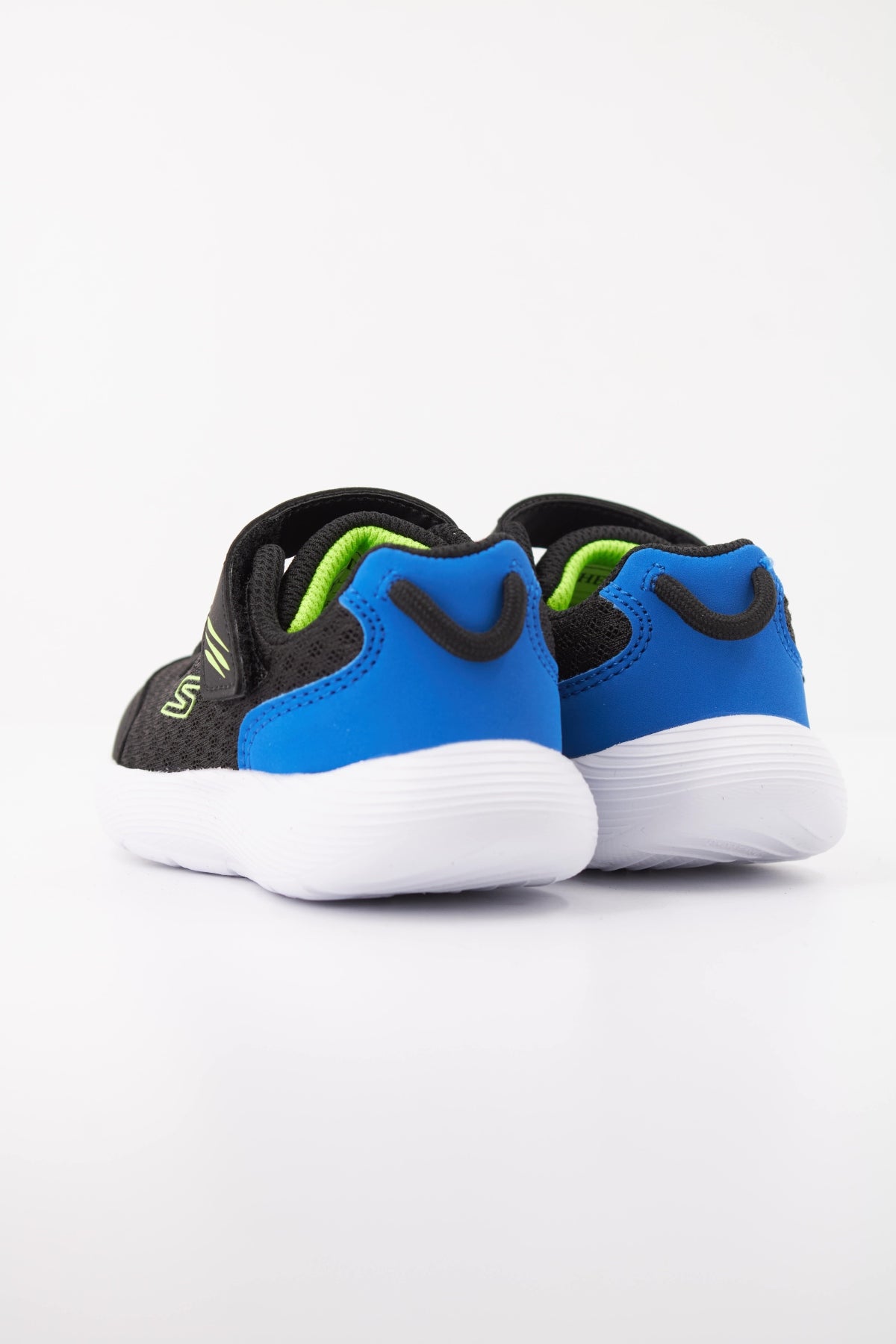 SKECHERS DYNA LITE LIL QUANTA en color BLK  (4)