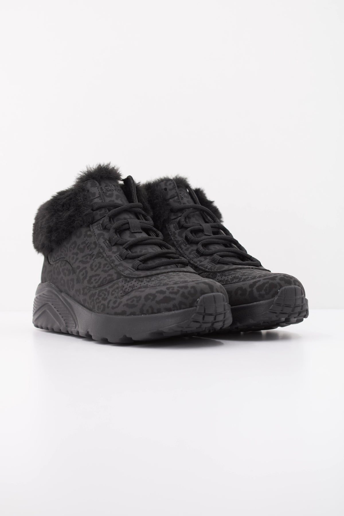 SKECHERS LS en color BBK  (2)