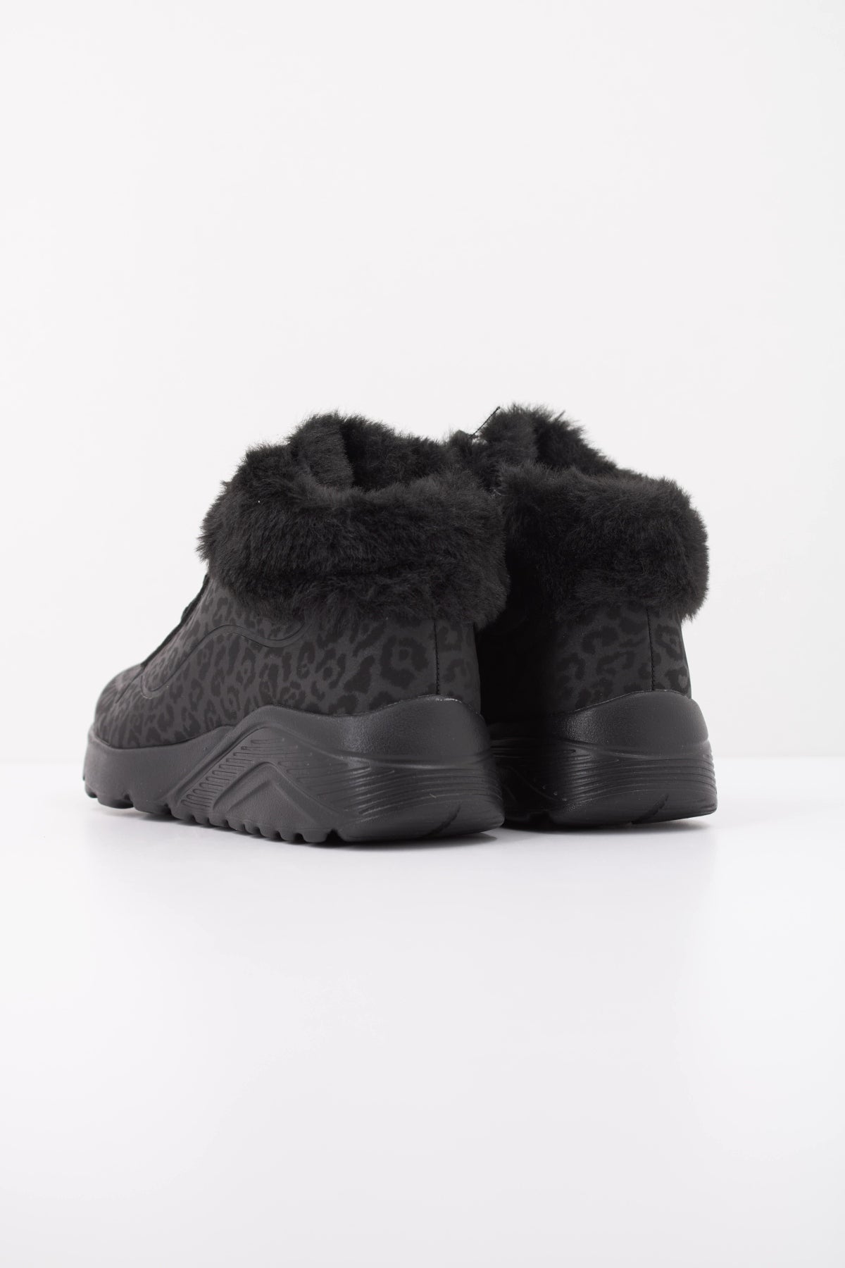SKECHERS LS en color BBK  (4)