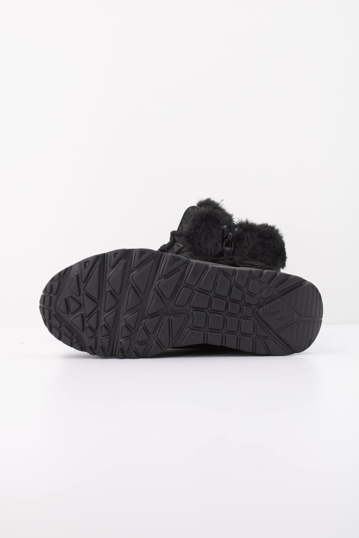 SKECHERS LS en color BBK  (5)