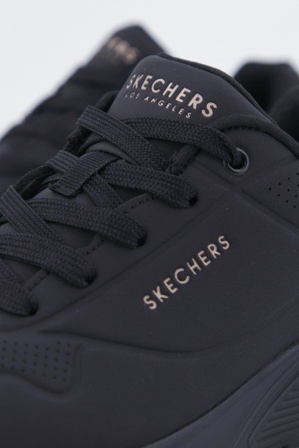 SKECHERS UNO -STAND ON AIR en color BBK  (3)