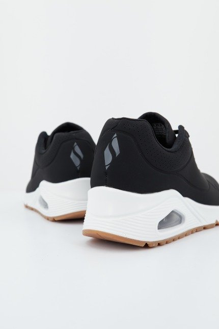 SKECHERS UNO -STAND ON AIR en color BLK  (3)