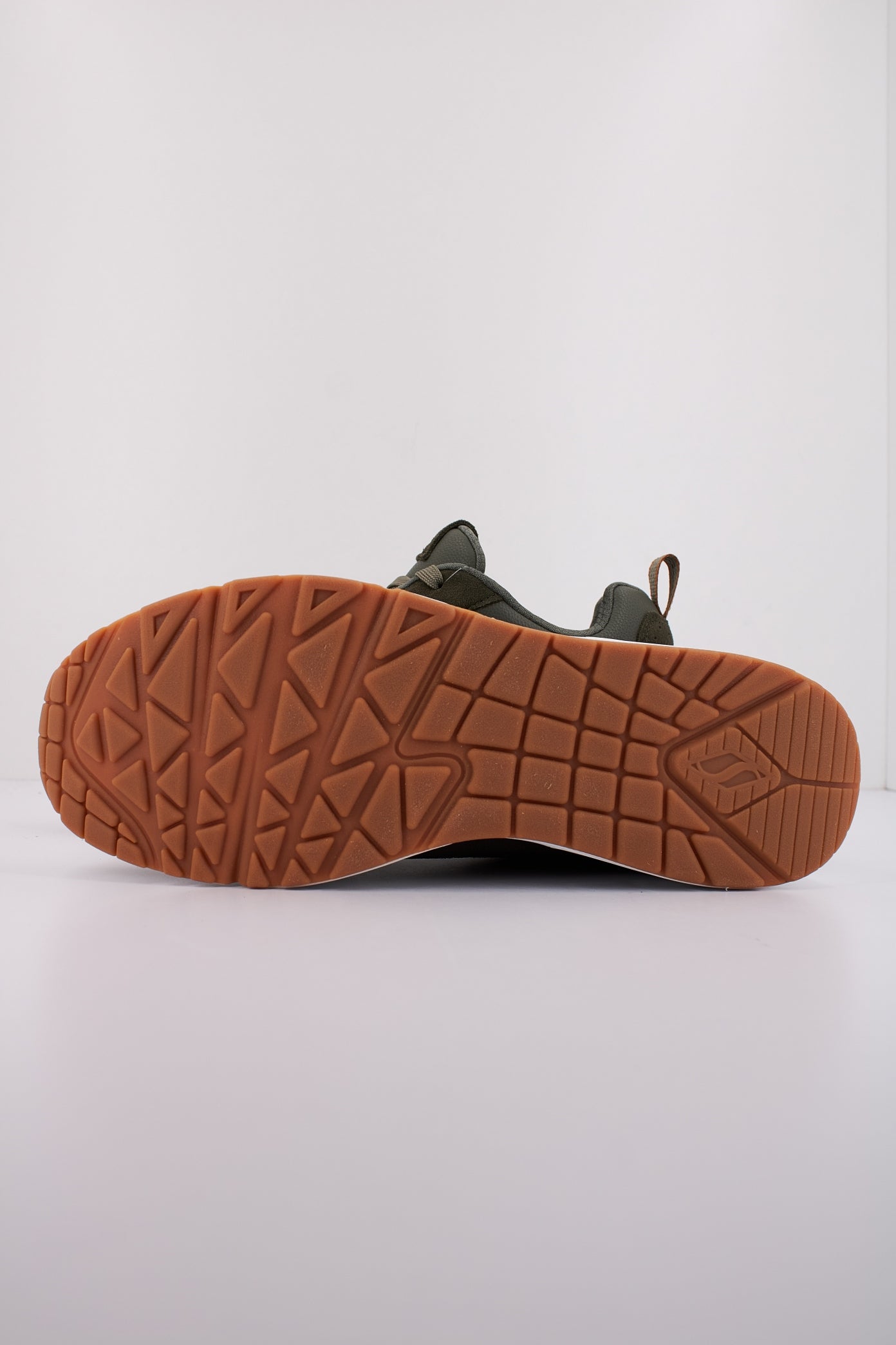 SKECHERS UNO - STACRE en color OLV  (5)