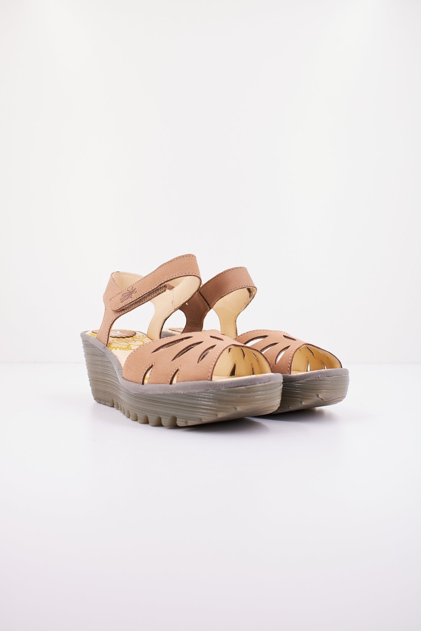 FLY LONDON YAZI en color TAUPE  (2)