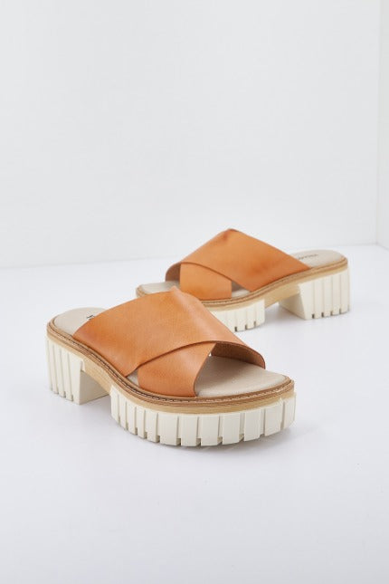 YELLOW THELMA en color CUERO  (2)