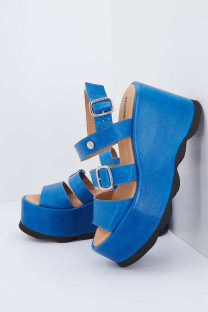 YELLOW CARRIE en color AZULON  (1)