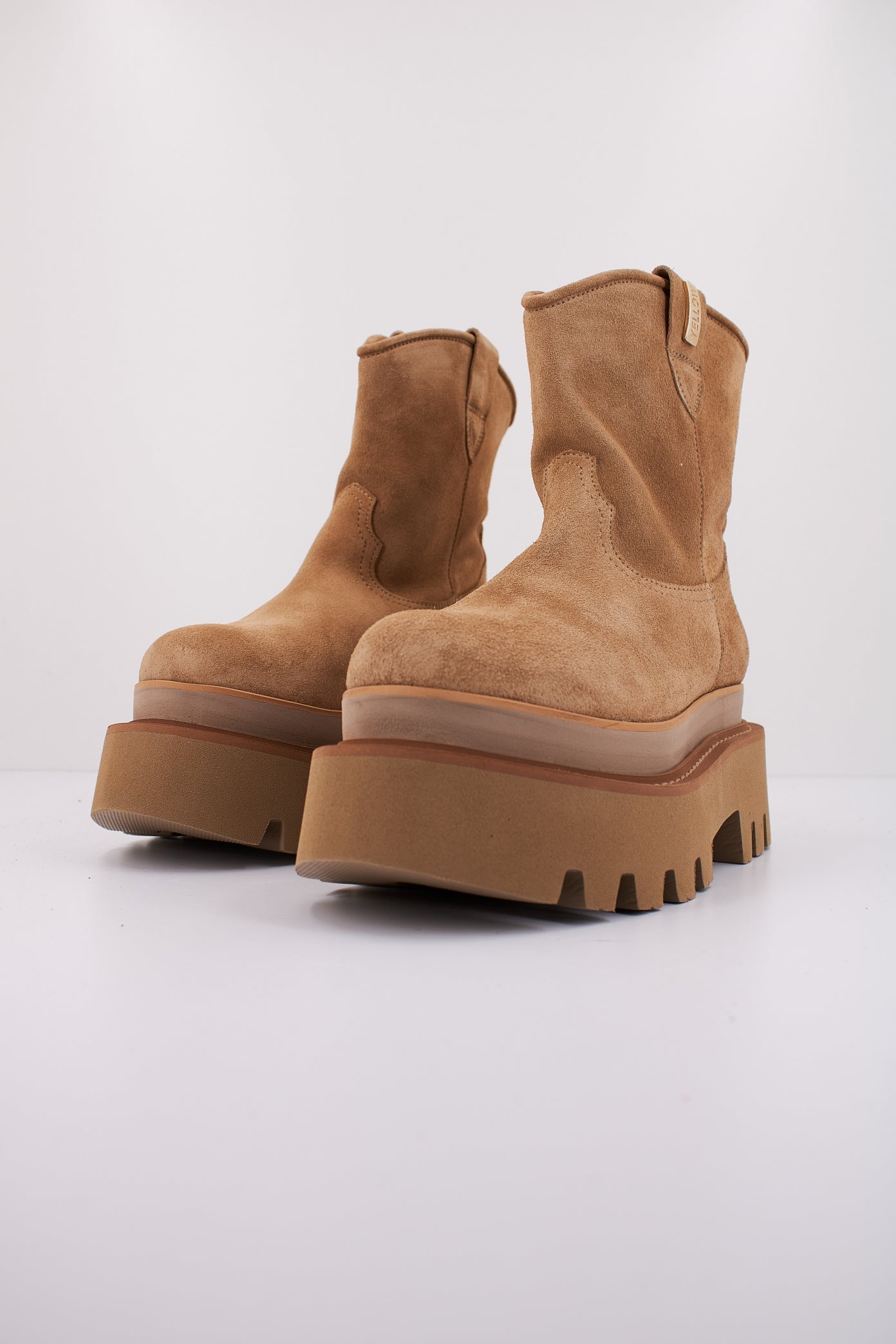 YELLOW GOLDEN en color ARENA  (2)