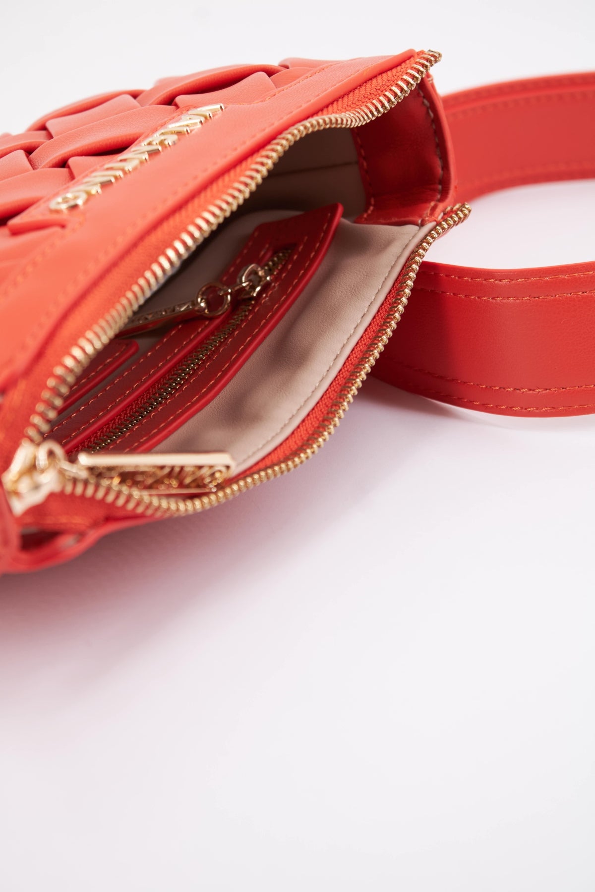VALENTINO BAGS SYNTHETIC BAG ENNIS en color ARANCIO  (2)