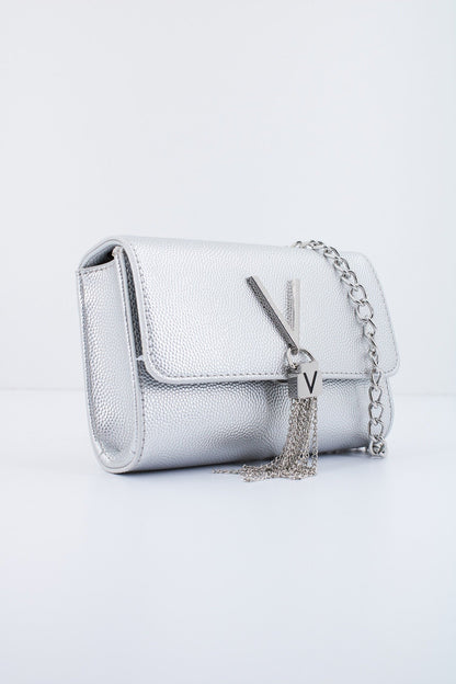 VALENTINO BAGS DIVINA en color ARGENTO  (3)