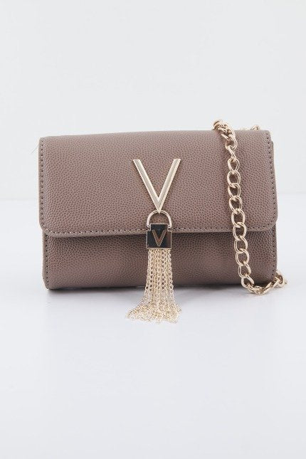 VALENTINO BAGS DIVINA en color TAUPE  (1)