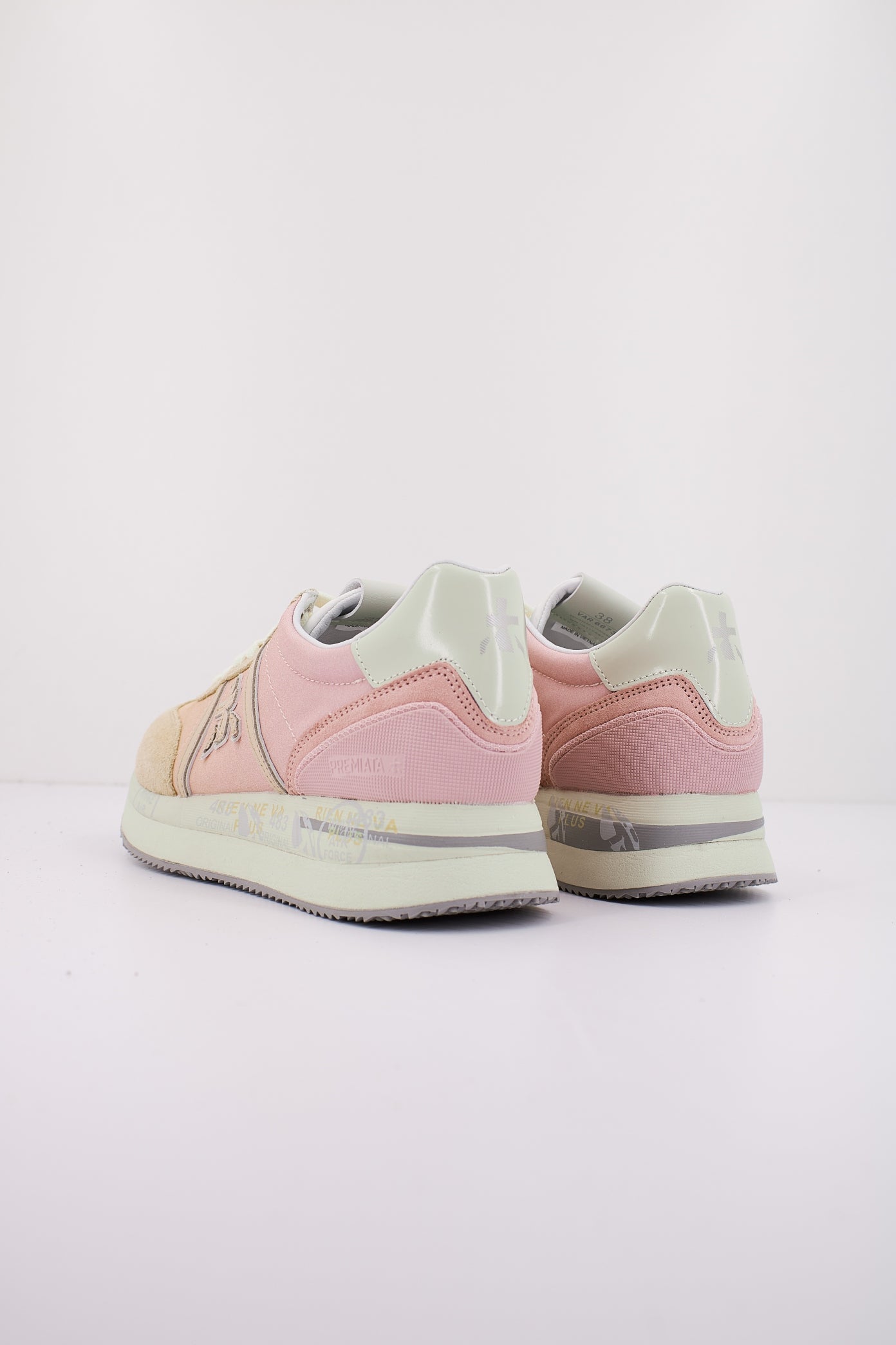 PREMIATA CONNY   en color   (3)