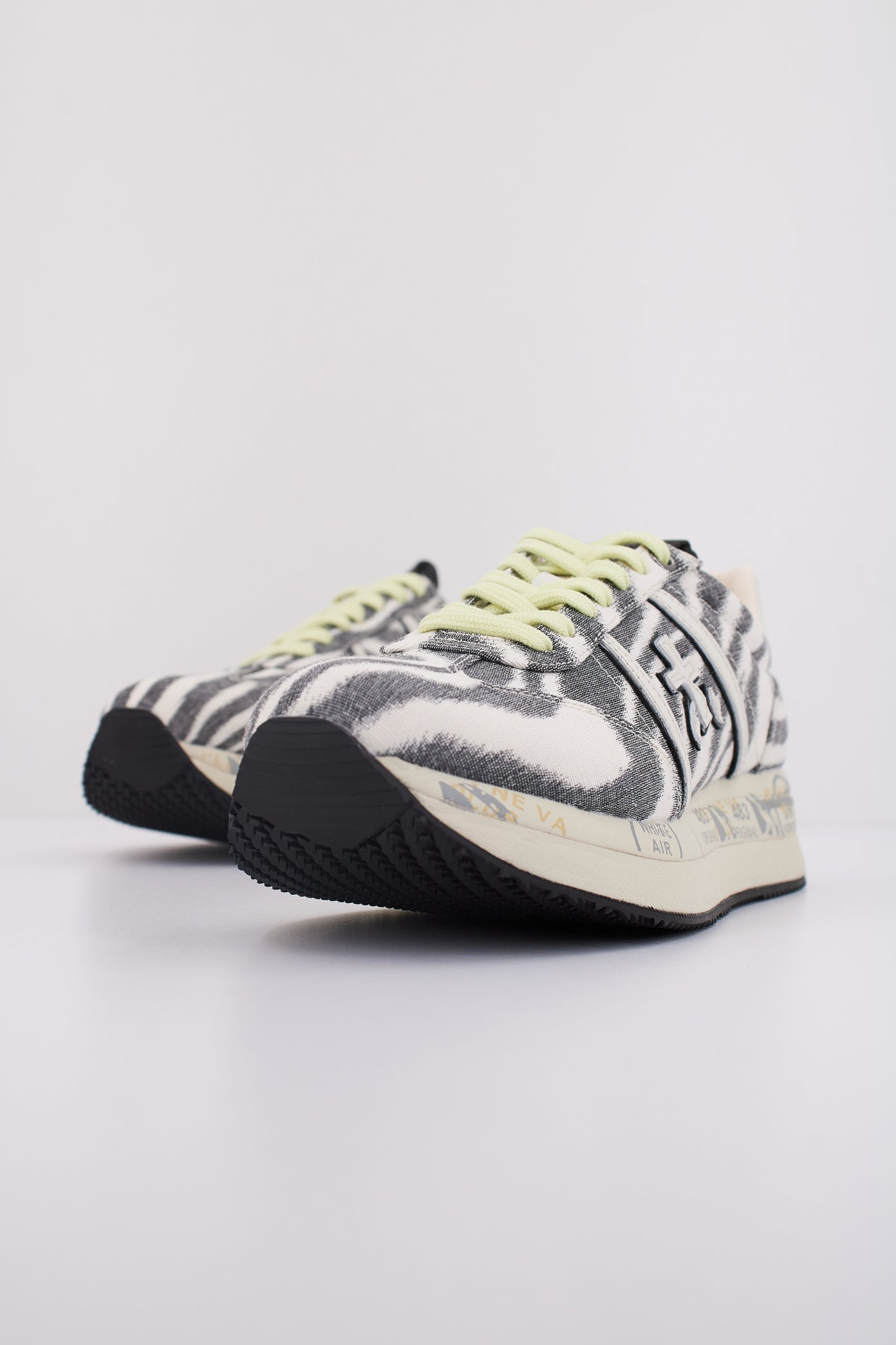 PREMIATA CONNY  en color   (2)