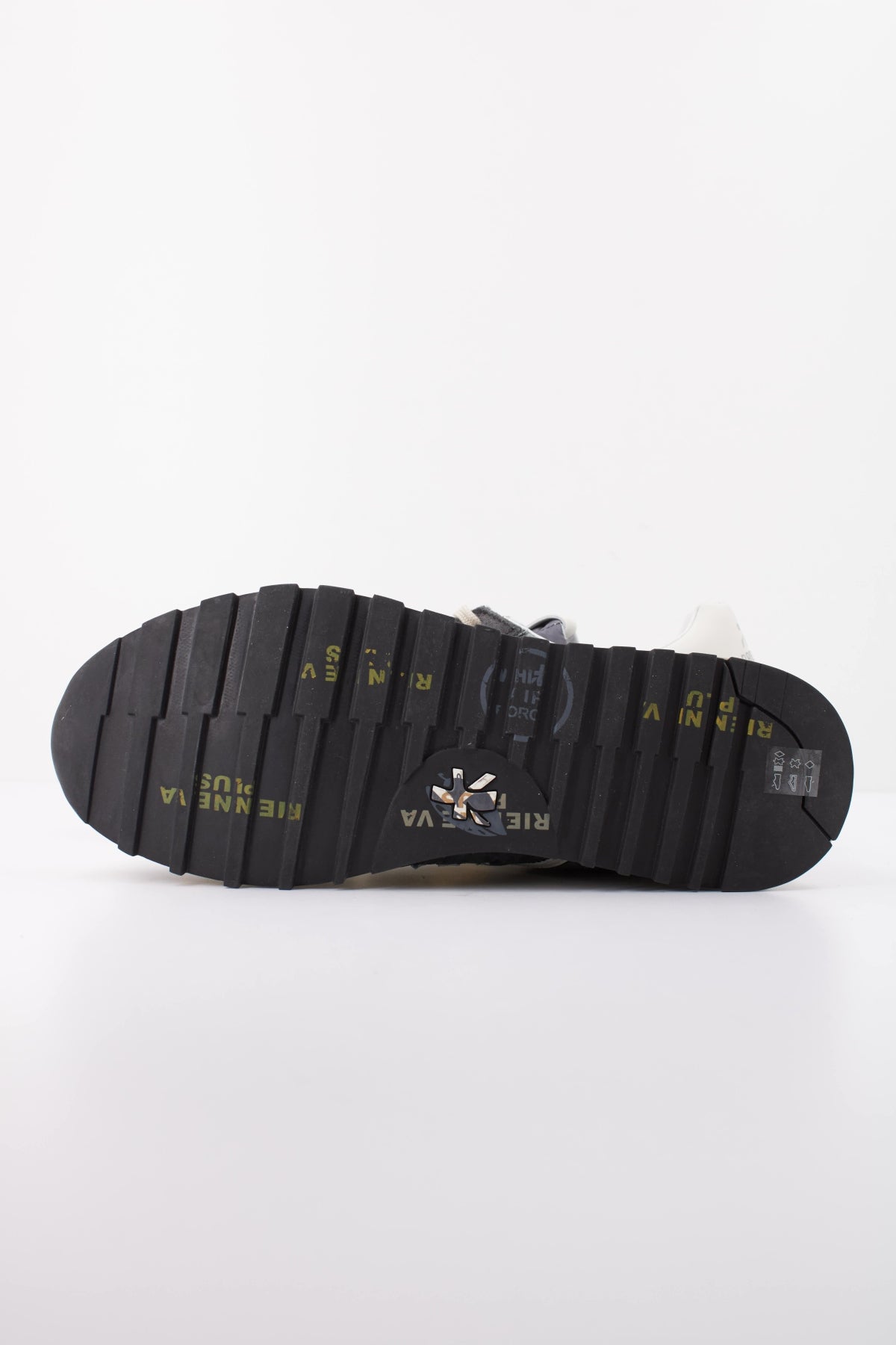 PREMIATA LUCY  en color   (5)