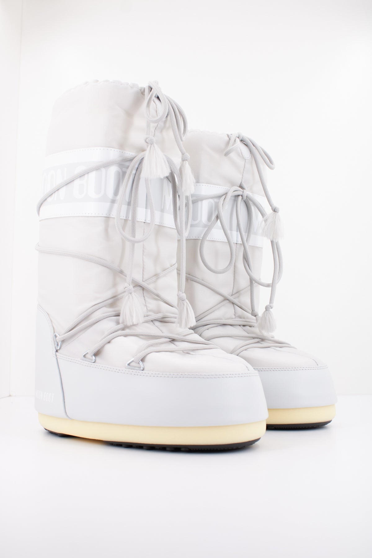 MOON BOOT  en color GREY  (2)