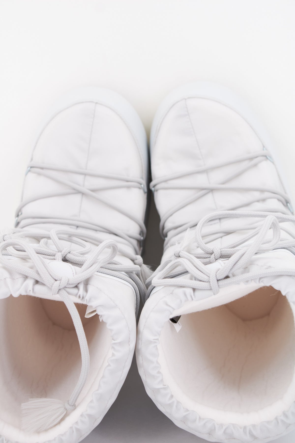 MOON BOOT  en color GREY  (3)