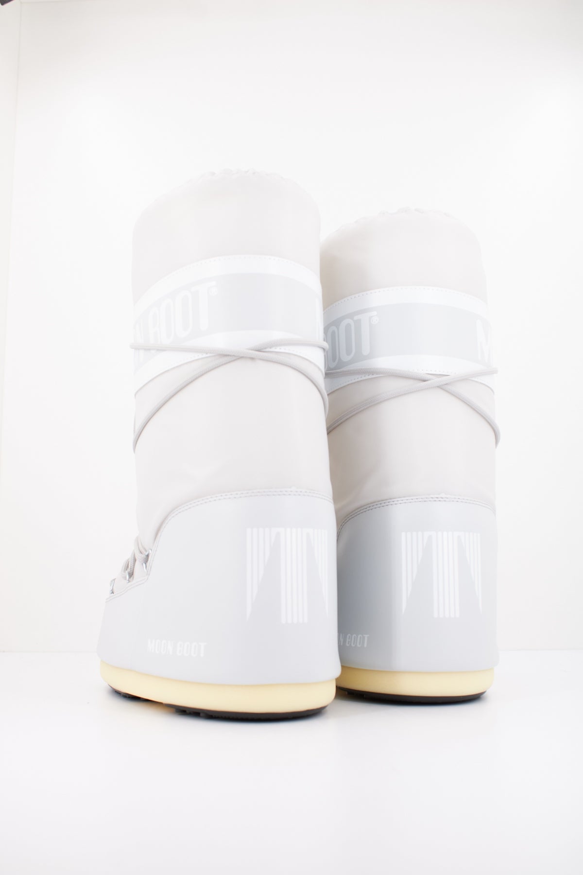 MOON BOOT  en color GREY  (4)