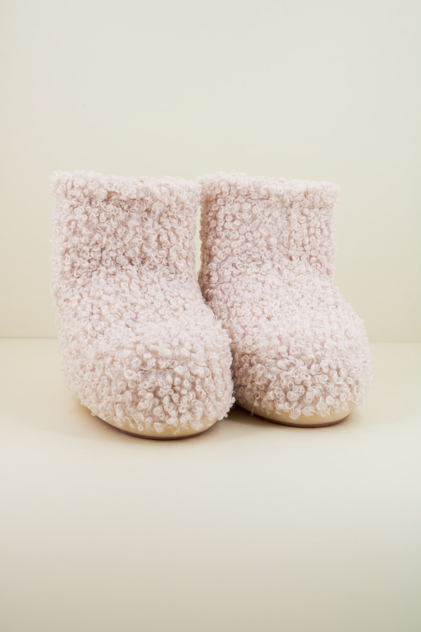 MOON BOOT MB ICON LOW FAUX CUR en color CREAM  (2)