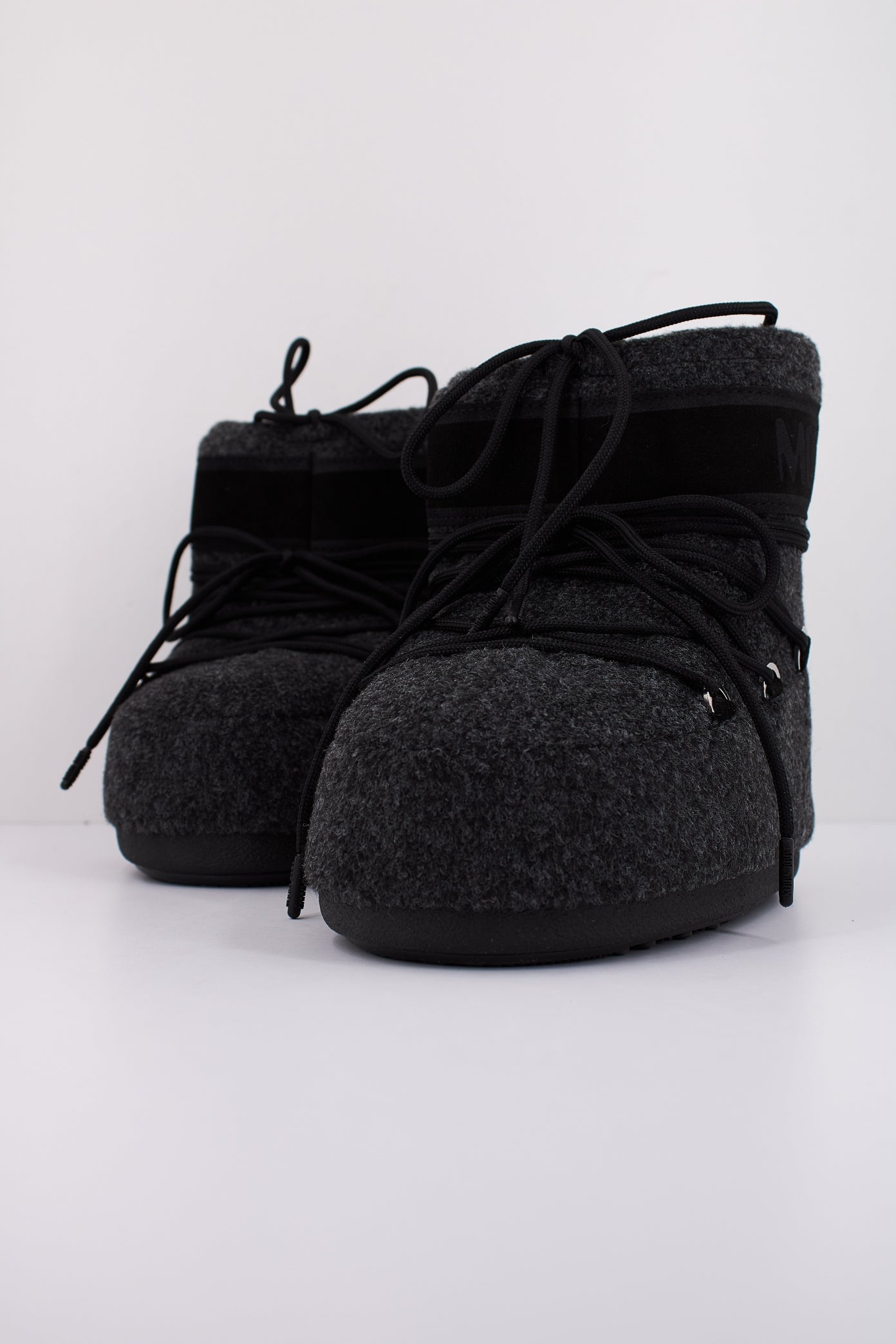 MOON BOOT MB ICON LOW FELT en color BLKMLG  (2)