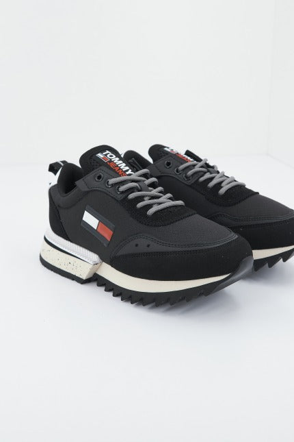 TOMMY JEANS THE CLEAT en color BDSBLACK  (1)