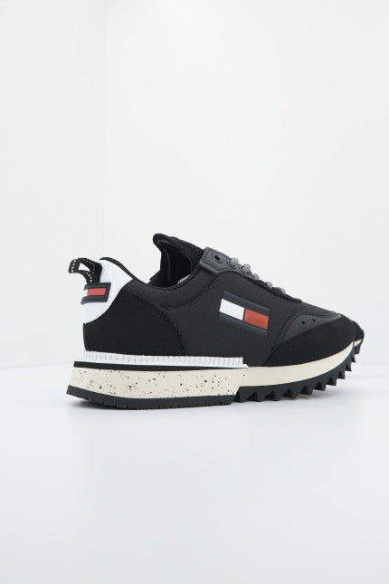TOMMY JEANS THE CLEAT en color BDSBLACK  (3)