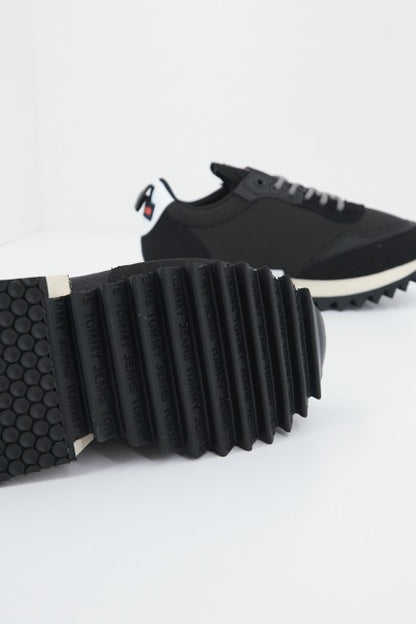 TOMMY JEANS THE CLEAT en color BDSBLACK  (4)