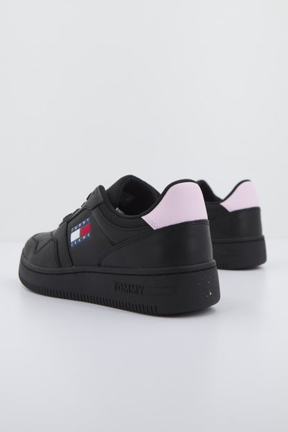 TOMMY JEANS RETRO BASKET en color GOBLCKPNK  (2)