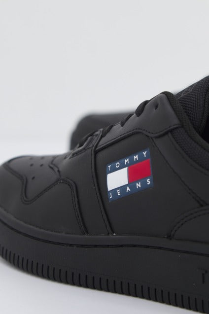 TOMMY JEANS RETRO BASKET en color GOBLCKPNK  (3)