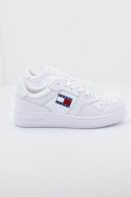 TOMMY JEANS RETRO BASKET en color YBRWHITE  (1)