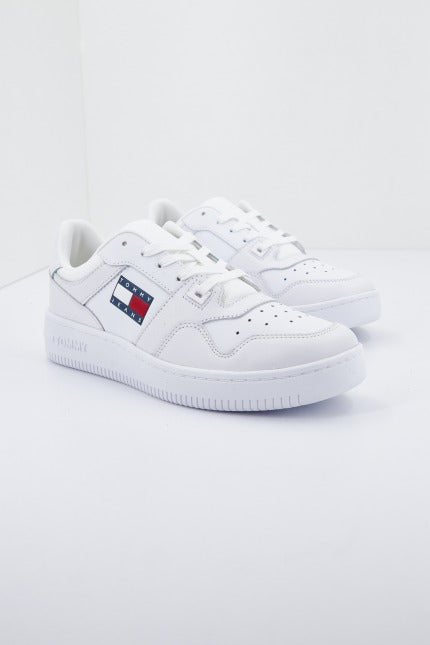 TOMMY JEANS RETRO BASKET en color YBRWHITE  (2)