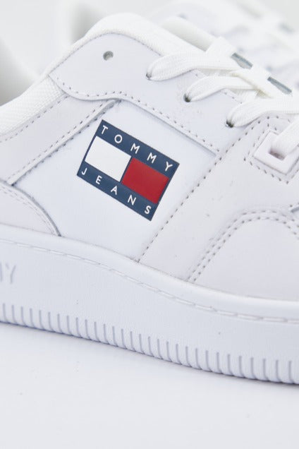 TOMMY JEANS RETRO BASKET en color YBRWHITE  (3)
