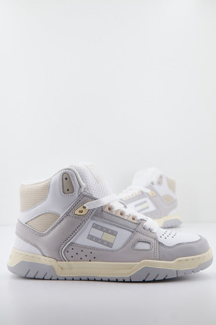 TOMMY JEANS WMN SKATE MI en color PSUCST  (1)