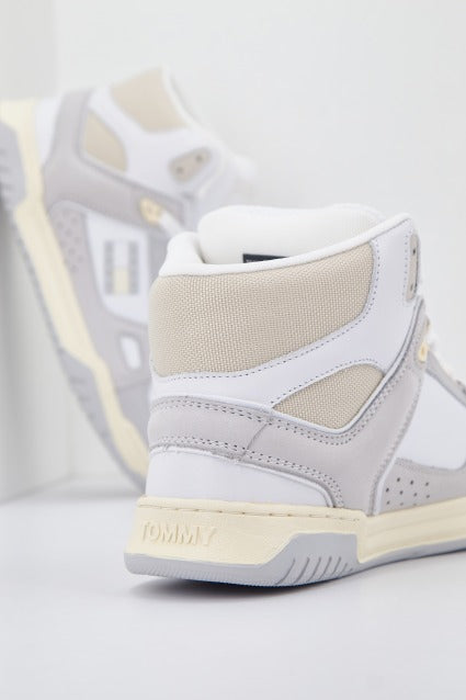 TOMMY JEANS WMN SKATE MI en color PSUCST  (4)