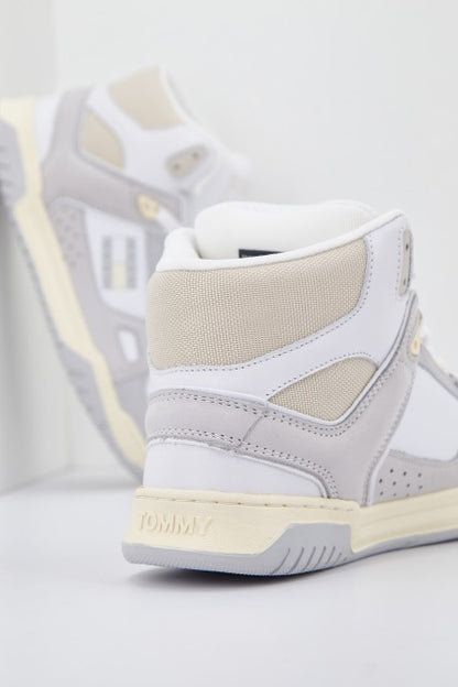 TOMMY JEANS WMN SKATE MI en color PSUCST  (4)