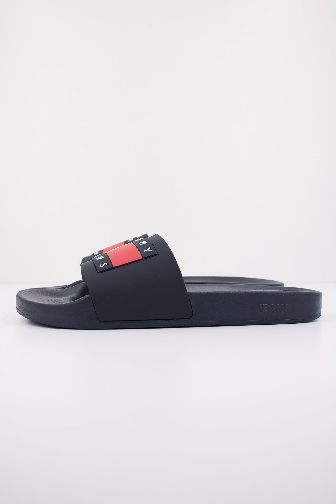 TOMMY JEANS POOL SLIDE ESS en color CG  (1)