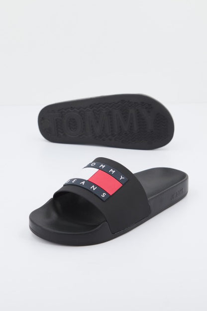 TOMMY JEANS FLAG POOL SLD ESS en color BDS  (1)