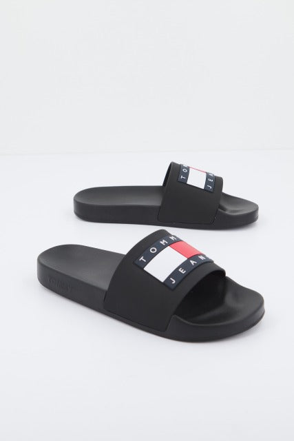TOMMY JEANS FLAG POOL SLD ESS en color BDS  (2)