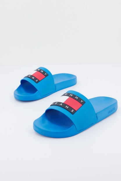 TOMMY JEANS FLAG POOL SLD ESS en color CP  (1)
