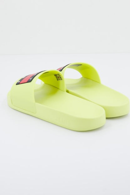 TOMMY JEANS FLAG POOL SLD ESS en color MSA  (3)