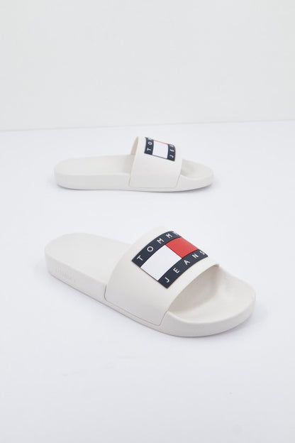 TOMMY JEANS FLAG POOL SLD ESS en color TCR  (2)