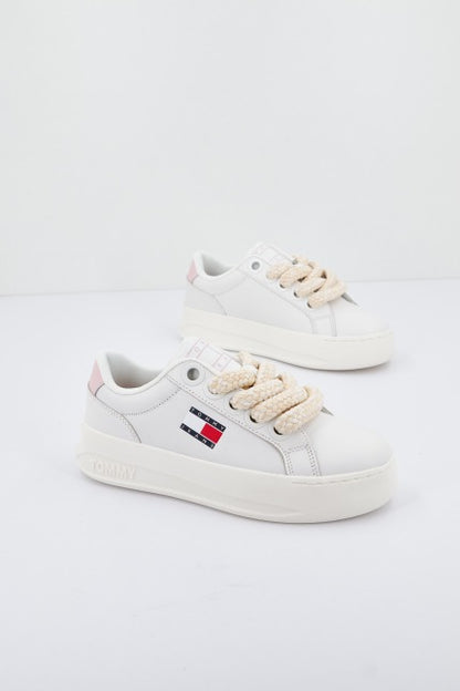 TOMMY JEANS  CITY FLATFORM en color YBL  (2)