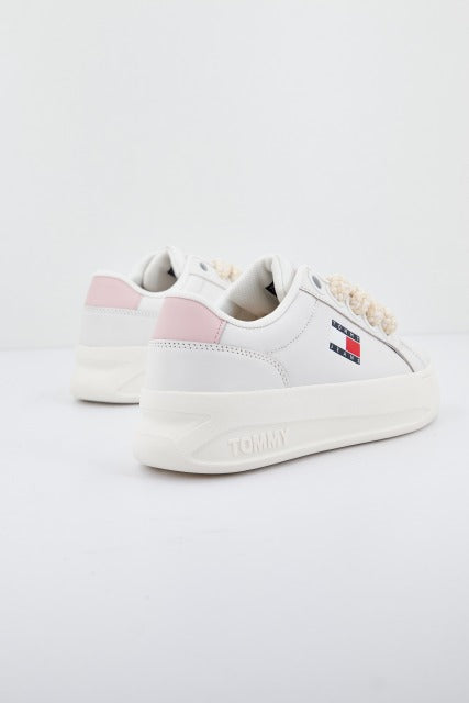 TOMMY JEANS  CITY FLATFORM en color YBL  (3)