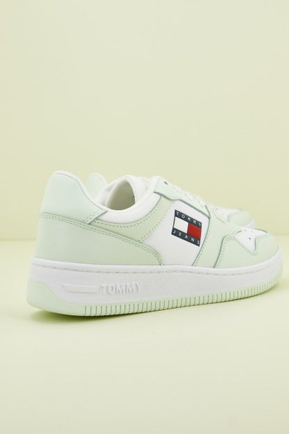 TOMMY JEANS RETRO BASKET WMN en color LXW  (3)