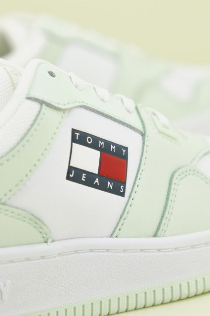 TOMMY JEANS RETRO BASKET WMN en color LXW  (4)