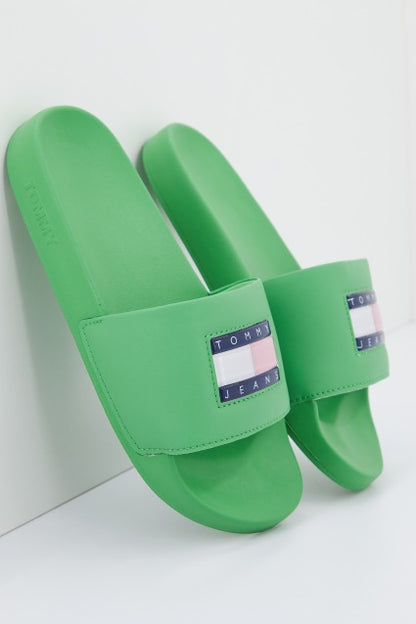 TOMMY JEANS FLAG PRINT POOL SLD en color LY  (2)