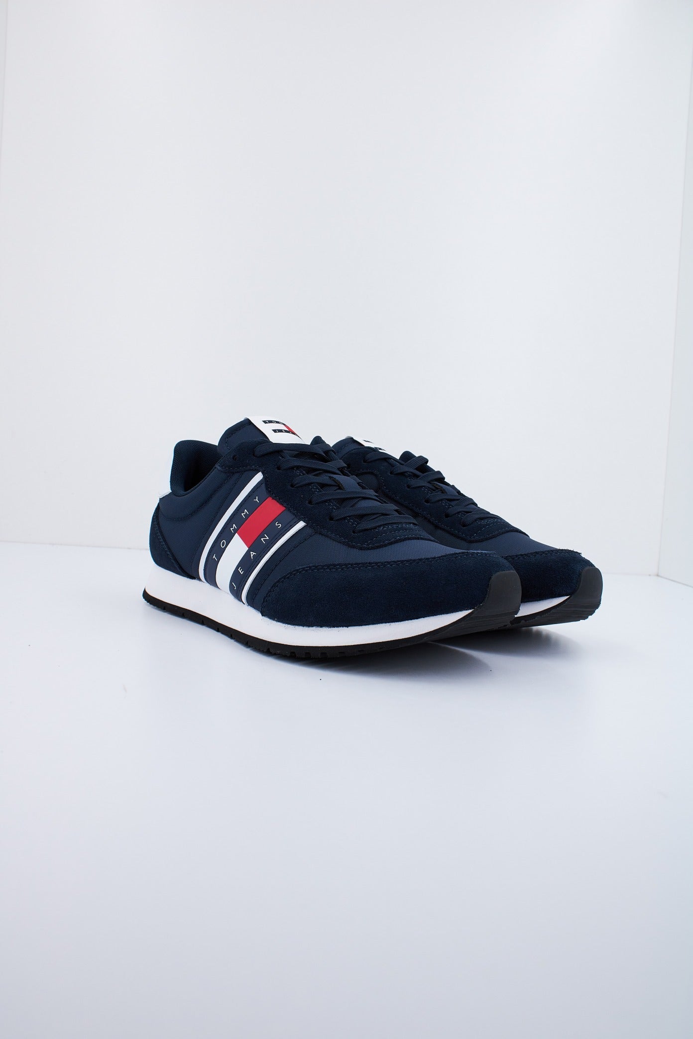 TOMMY JEANS TJM RUNNER CASUAL en color CG  (2)