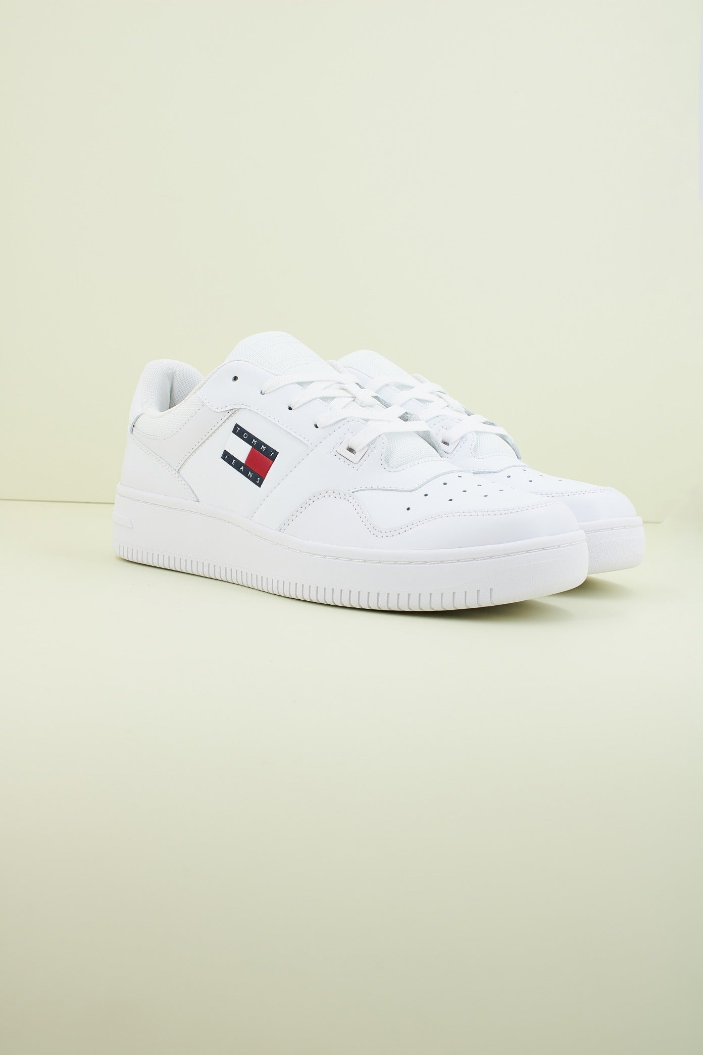 TOMMY JEANS TJM RETRO BASKET en color YBR  (2)